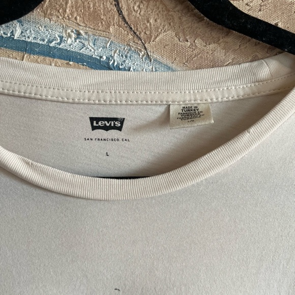 LEVI’s Graphic Tee - Picture 6 of 10